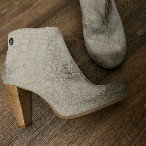 Grotesque size 7.5 (38 Euro) snake print 2 tone (intentional shading toes) GUC - Picture 6 of 16